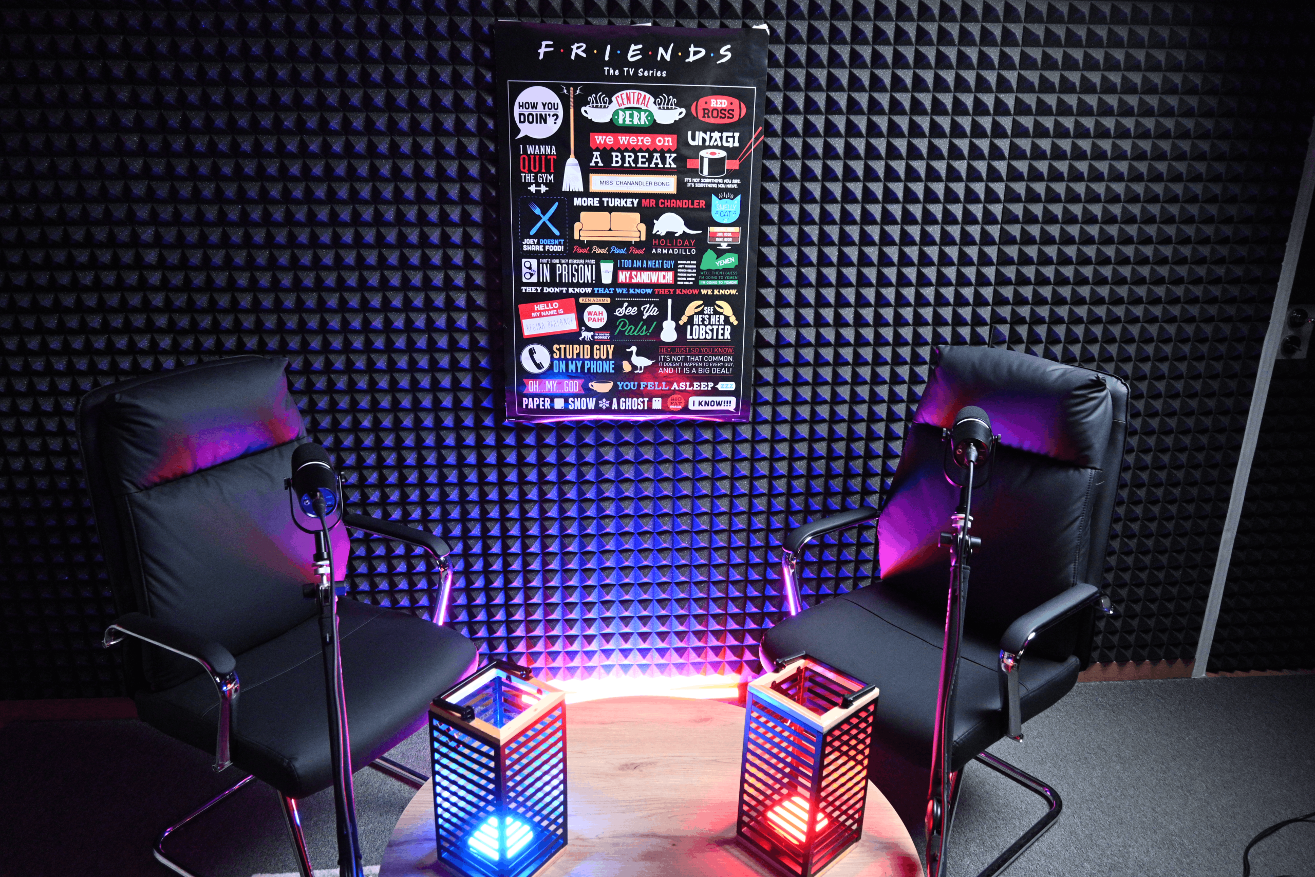 Το υπερσύγχρονο Podcast Studio της Up & Wave προσφέρει άριστη ακουστική, κορυφαίο recording εξοπλισμό και προσωποποιημένα setup concepts για κάθε καλεσμένο και format.